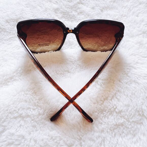 Abby Tortoise Brown Square Frame Sunglasses - Picture 9 of 10